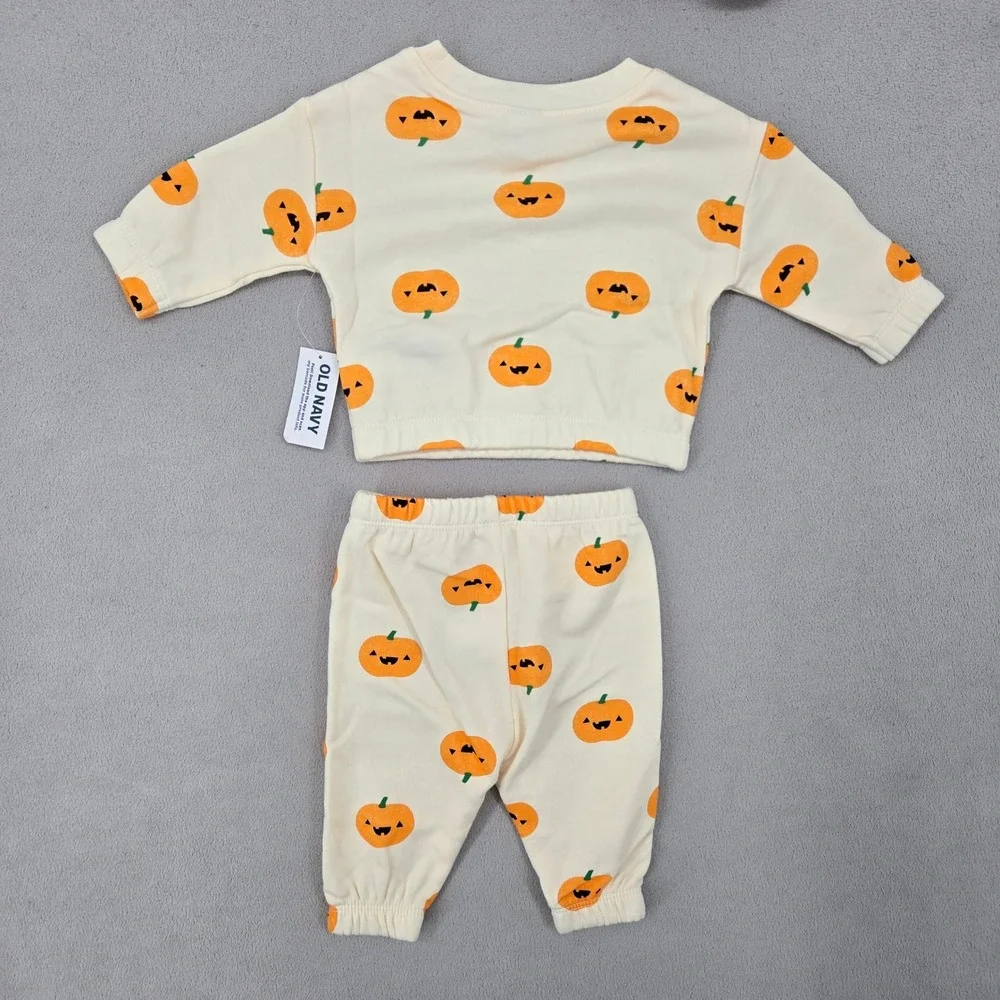 Old Navy Baby NWT 0-3M Pumpkin Sweatshirt Terry Cloth Joggers‎ & Booties Set